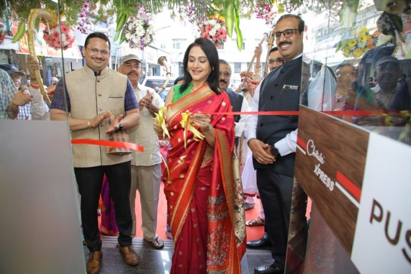  Grand Opening of  New Xpress Outlets In Mumbai (Vile Parle)